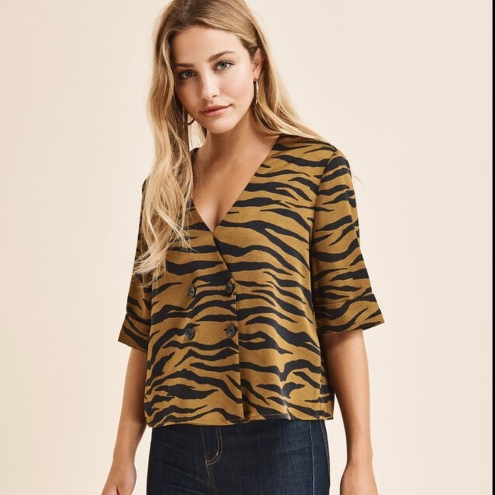 Dynamite/ Tie back/ Satin feel/ Short sleeve/ Zebra print/ Size US M
